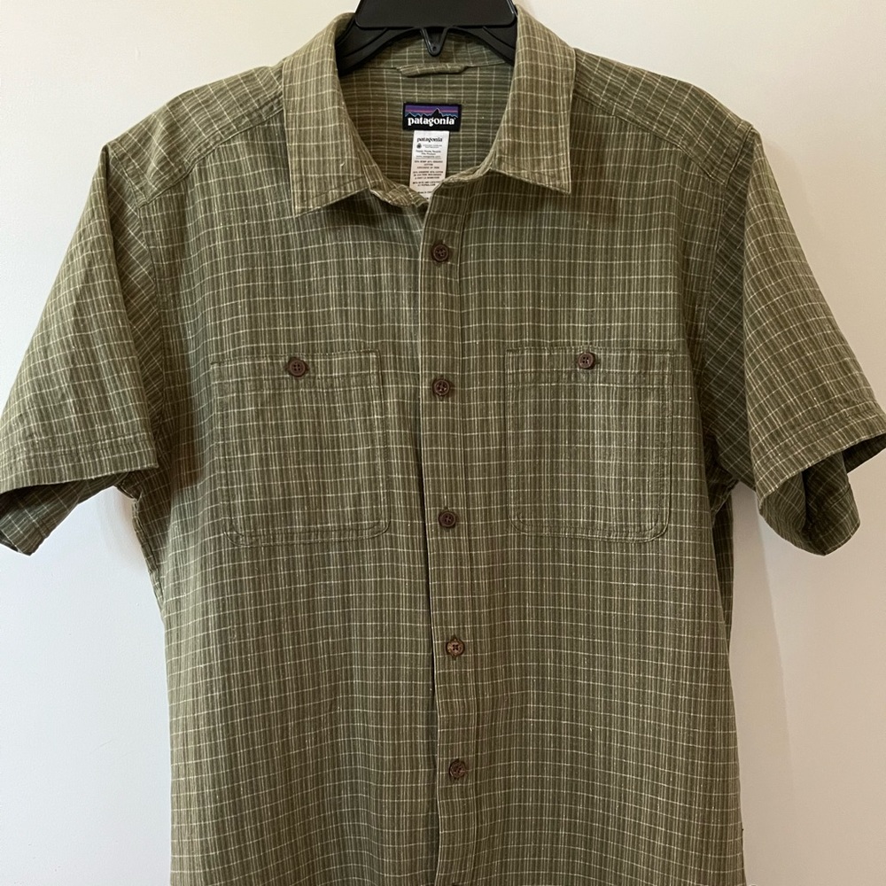 Patagonia 45% Organic Cotton 55% Hemp Mens button up short sleeve shirt, size M